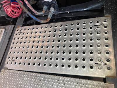 International 8600 Deck Plate / Catwalk