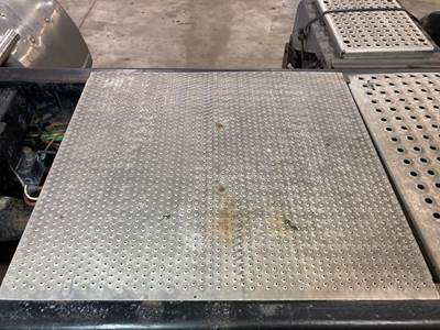 International 8600 Deck Plate / Catwalk