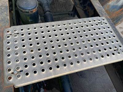 International 8600 Deck Plate / Catwalk