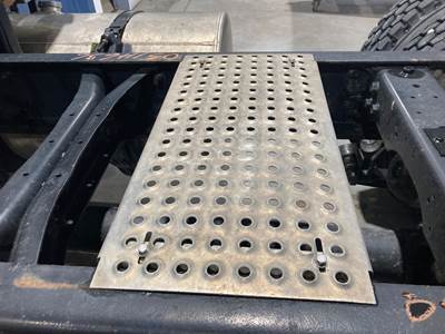 International 8600 Deck Plate / Catwalk