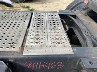International 9100 Deck Plate / Catwalk