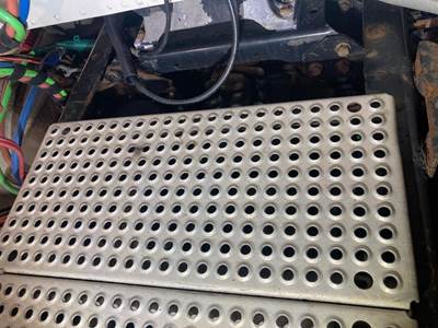 International 9100 Deck Plate / Catwalk