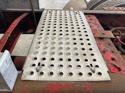 International 9200 Deck Plate / Catwalk
