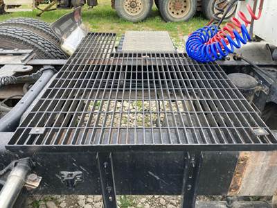 International 9200 Deck Plate / Catwalk