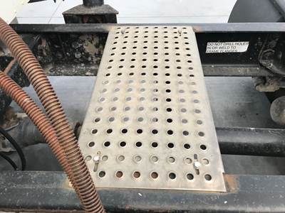 International 9200 Deck Plate / Catwalk