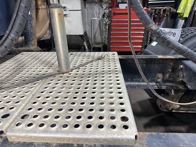 International 9200 Deck Plate / Catwalk