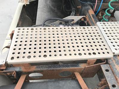 International 9400 Deck Plate / Catwalk