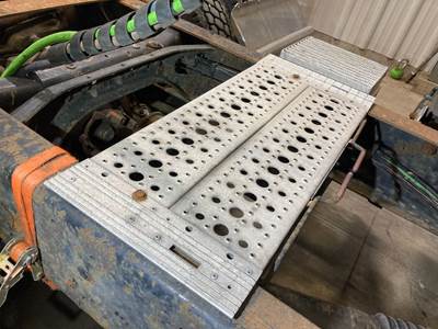 International 9400 Deck Plate / Catwalk