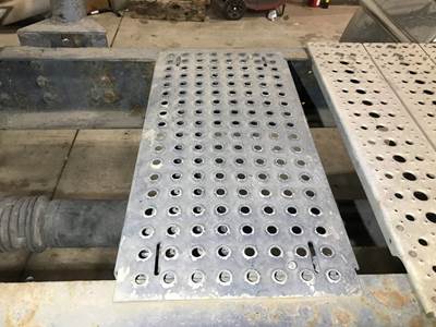 International 9400 Deck Plate / Catwalk