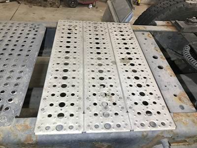 International 9400 Deck Plate / Catwalk