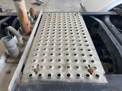 International 9400 Deck Plate / Catwalk