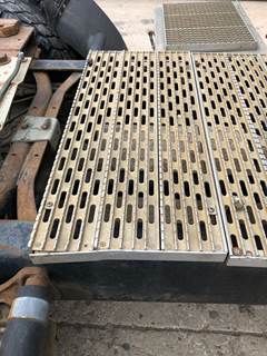 International 9400 Deck Plate / Catwalk