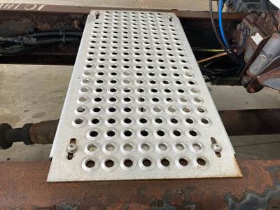 International DuraStar 4400 Deck Plate / Catwalk for a International Durastar (4400)