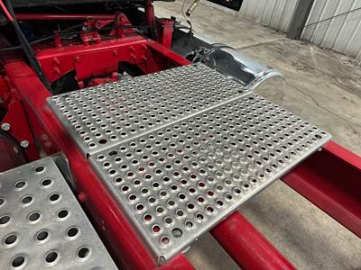 International HX520 Deck Plate / Catwalk