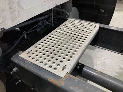 International ProStar Deck Plate / Catwalk