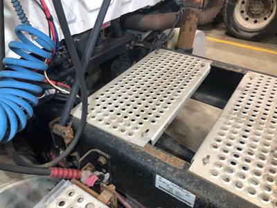 International TranStar 8600 Deck Plate / Catwalk for a International Transtar (8600)