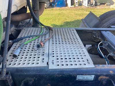 International TranStar 8600 Deck Plate / Catwalk for a International Transtar (8600)