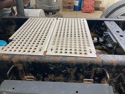 International TranStar 8600 Deck Plate / Catwalk for a International Transtar (8600)