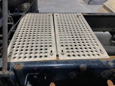 International TranStar 8600 Deck Plate / Catwalk for a International Transtar (8600)