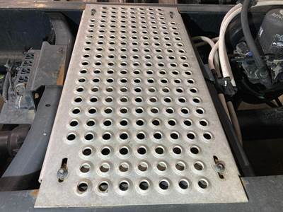 International TranStar 8600 Deck Plate / Catwalk for a International Transtar (8600)