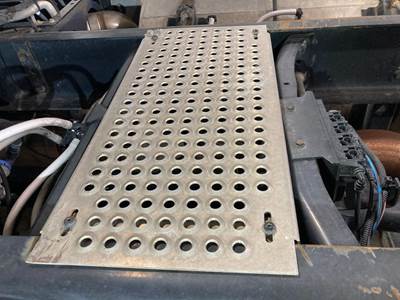 International TranStar 8600 Deck Plate / Catwalk for a International Transtar (8600)