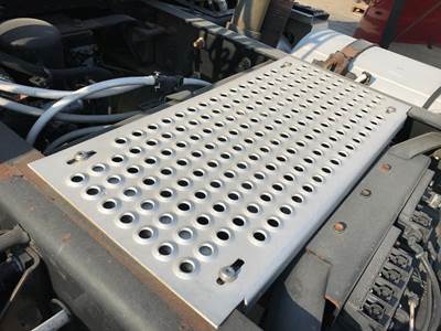 International TranStar 8600 Deck Plate / Catwalk for a International Transtar (8600)