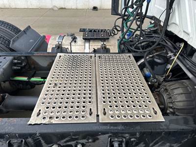 International TranStar 8600 Deck Plate / Catwalk for a International Transtar (8600)