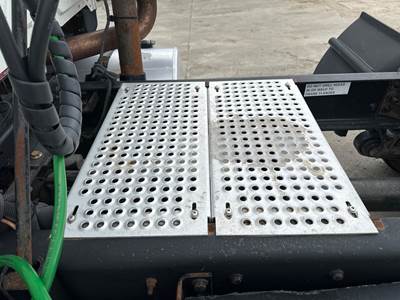 International TranStar 8600 Deck Plate / Catwalk for a International Transtar (8600)