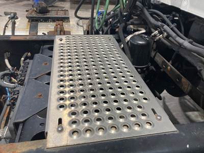 International TranStar 8600 Deck Plate / Catwalk for a International Transtar (8600)