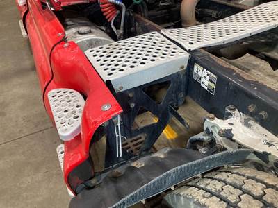 Kenworth T2000 Deck Plate / Catwalk
