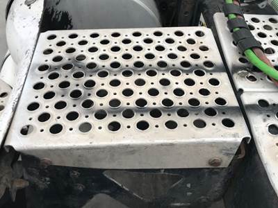 Kenworth T2000 Deck Plate / Catwalk