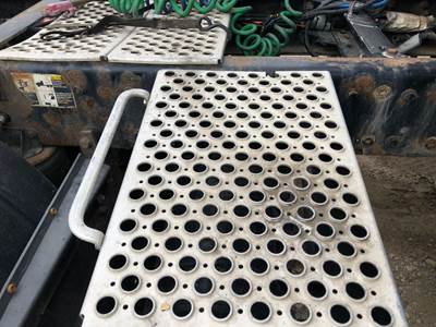 Kenworth T600 Deck Plate / Catwalk