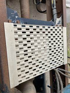 Kenworth T600 Deck Plate / Catwalk