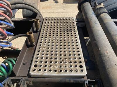 Kenworth T600 Deck Plate / Catwalk