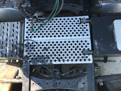 Kenworth T680 Deck Plate / Catwalk