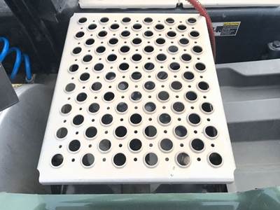 Kenworth T680 Deck Plate / Catwalk