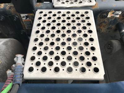 Kenworth T680 Deck Plate / Catwalk