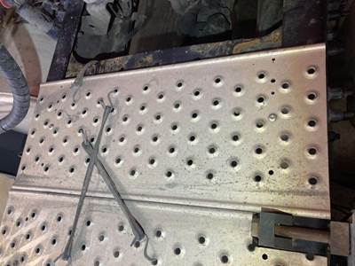 Kenworth T680 Deck Plate / Catwalk