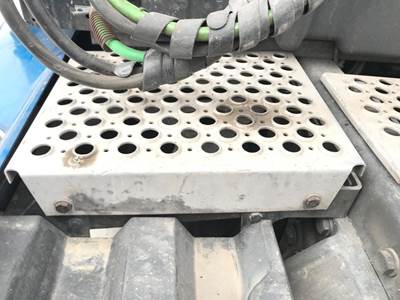Kenworth T680 Deck Plate / Catwalk