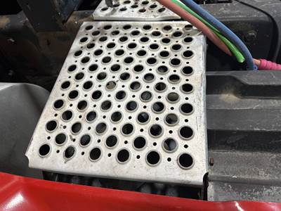 Kenworth T680 Deck Plate / Catwalk