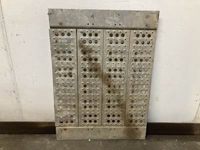 Kenworth T680 Deck Plate / Catwalk