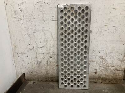Kenworth T680 Deck Plate / Catwalk