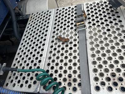 Kenworth T680 Deck Plate / Catwalk