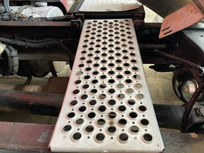 Kenworth T700 Deck Plate / Catwalk