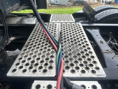 Kenworth T700 Deck Plate / Catwalk