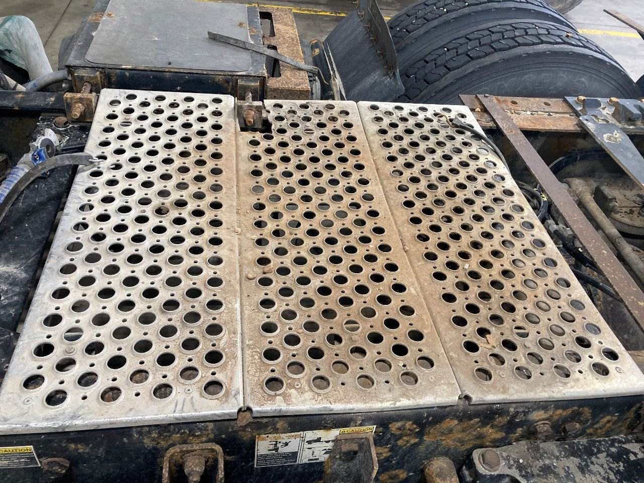 2013 Kenworth T800 Deck Plate / Catwalk For Sale Sioux Falls, SD