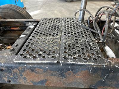 Kenworth T800 Deck Plate / Catwalk