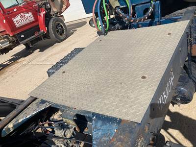 Kenworth W900B Deck Plate / Catwalk