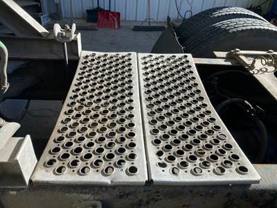 Kenworth W900L Deck Plate / Catwalk