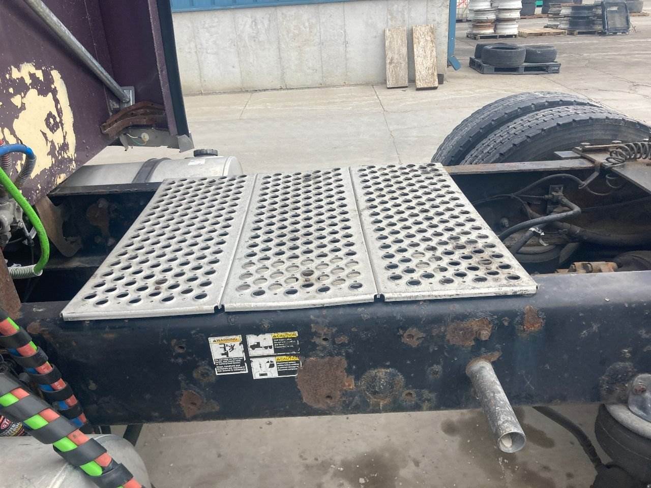2003 Kenworth W900L Deck Plate / Catwalk For Sale Kansas City, MO
